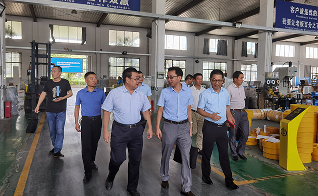 市人大代表赴成人抖音下载开展“帮一企、建一言、献一策”活动